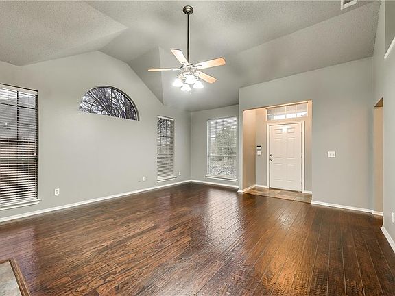 5th image of 9939 Cambridge Dr