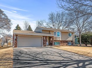 11248 Hampshire Ct W, Champlin, MN 55316