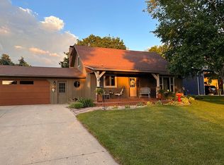 203 Kansas Ave NW, Orange City, IA 51041