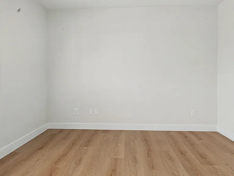 5162 Paradise Skies Ave — Photo 10