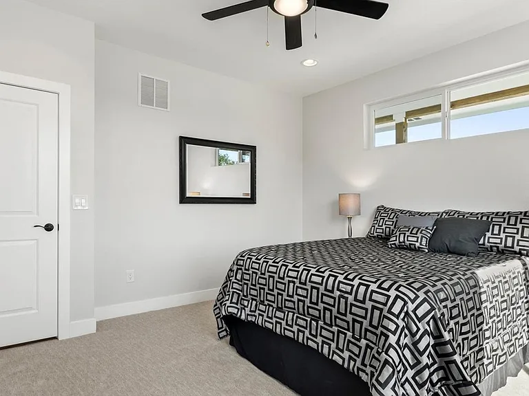 2525 W Wesley Ave — Photo 7