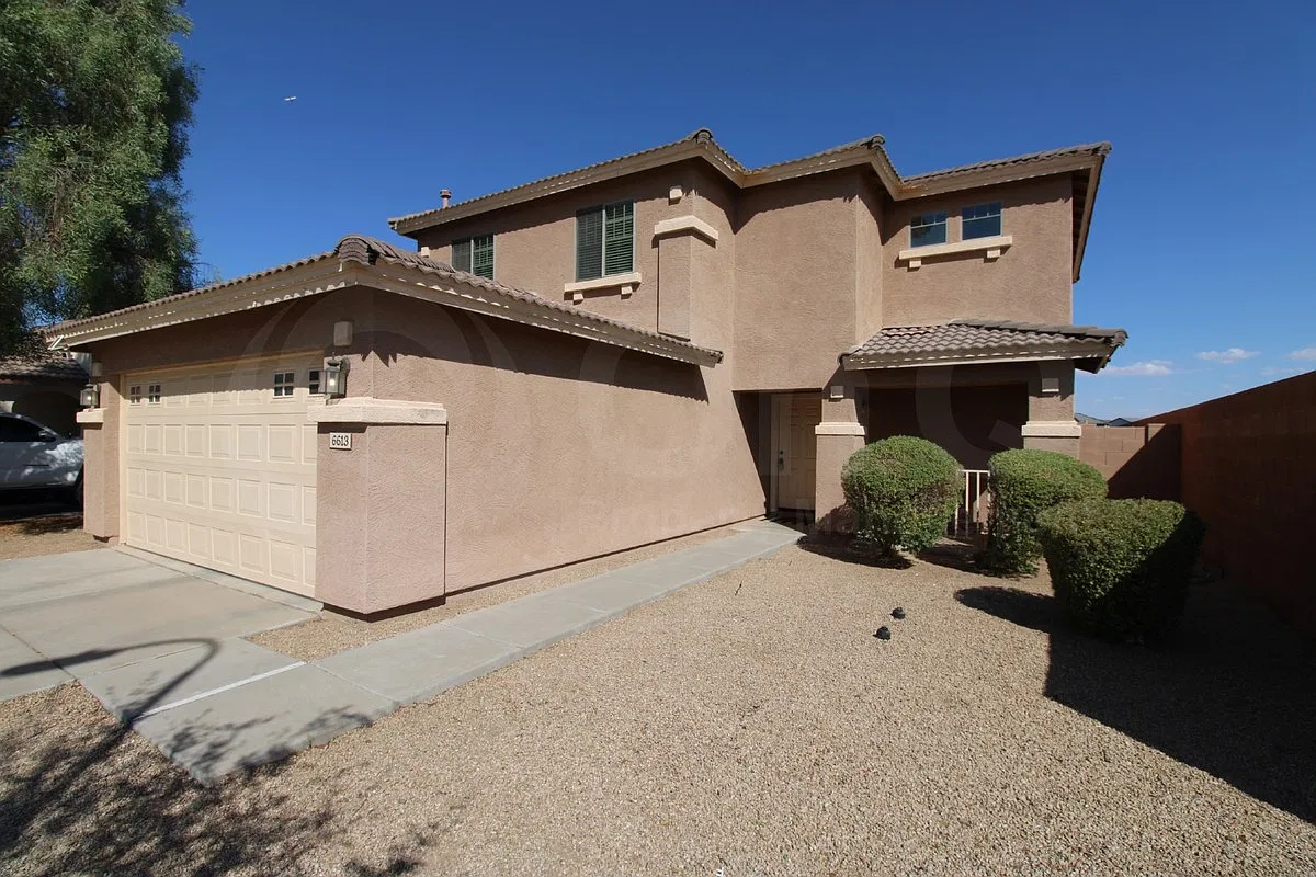 4 bed, 2.0 bath, 1712 sqft, $2,299 — Photo 3