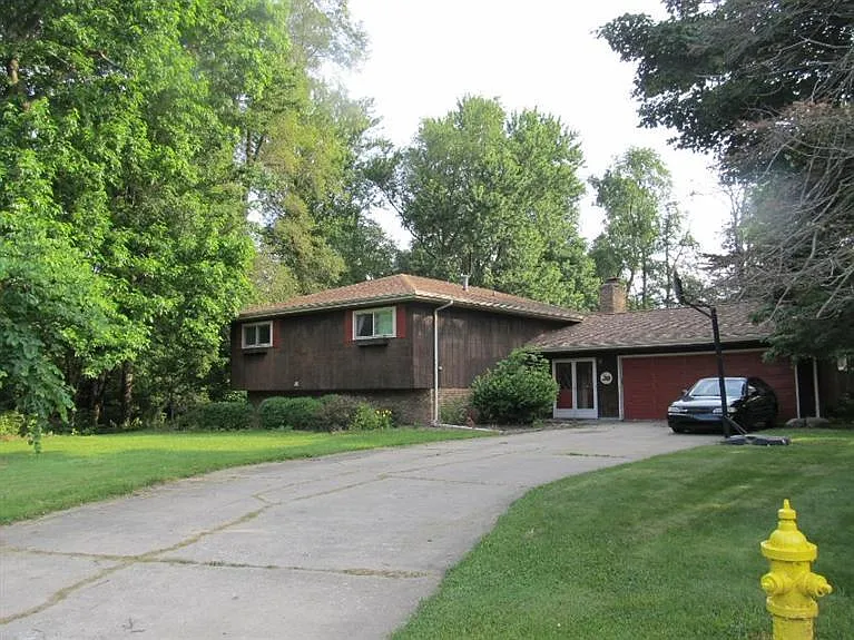 111 Evergreen Dr photo 1