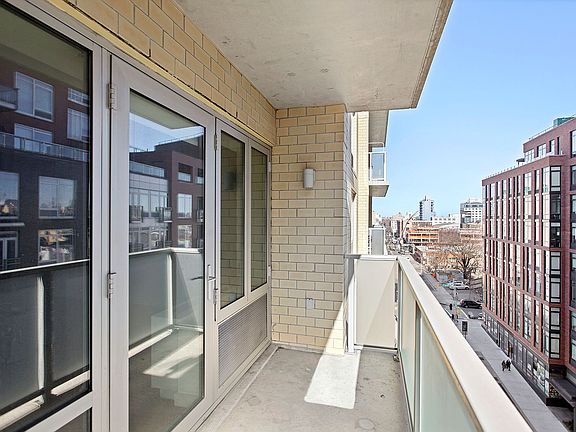 2nd image of 4134 Crescent St APT 2E