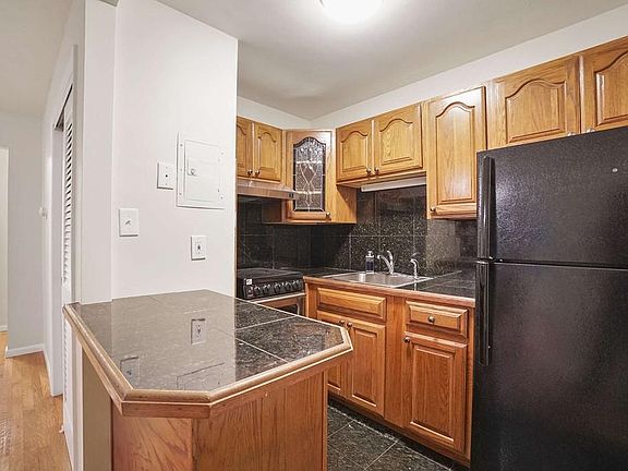 3rd image of 171 South St APT 16B