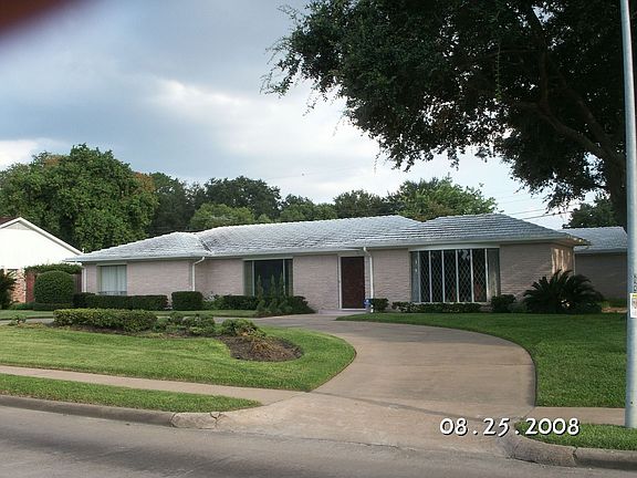3rd image of 8023 S Braeswood Blvd