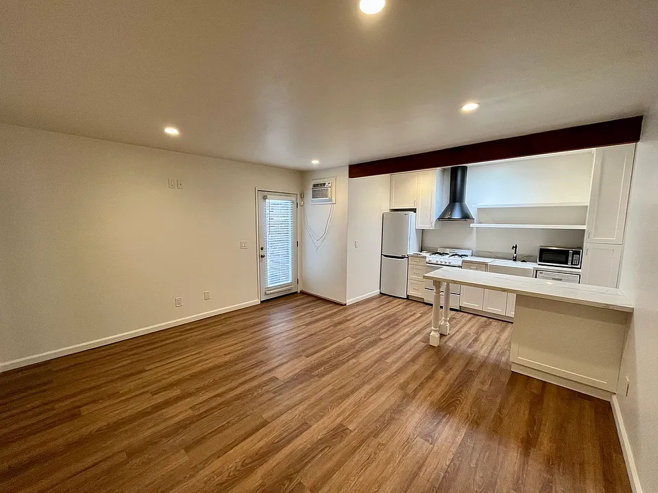 3973-3975 Utah St