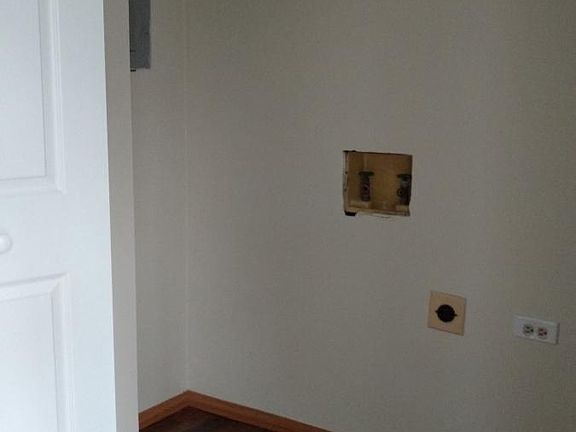 Kitch pantry & W/D area
