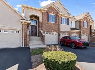 587 Saddlebrook Ln, Vernon Hills, IL 60061