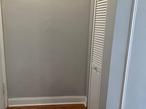 3rd image of 2351 W Wilson Ave APT 104