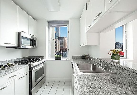 3rd image of 45 W 37th St #17K