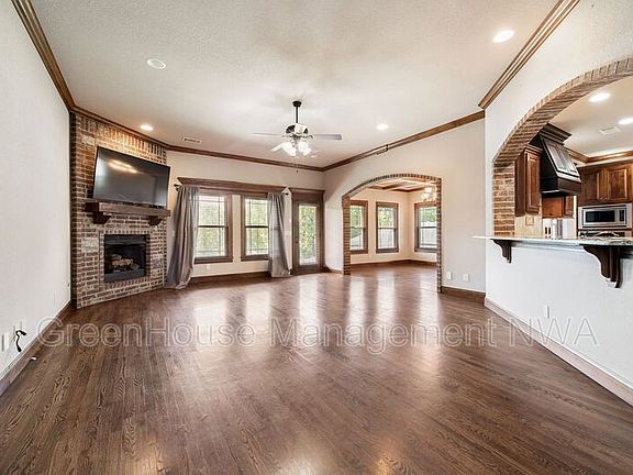 3rd image of 1806 NE Chaucer St