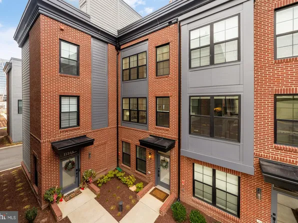 11246 Faraday Park Dr, Reston, VA 20190