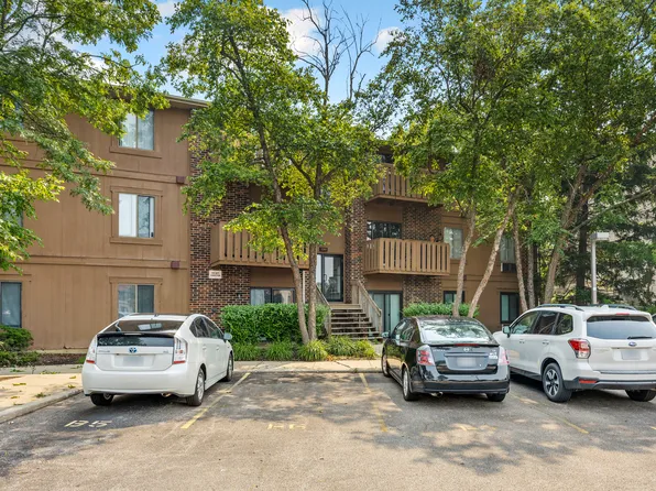 1081 Rodenburg Rd APT 105, Roselle, IL 60172