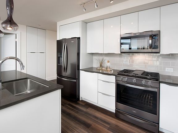 2nd image of 1400 W Peachtree St #1915