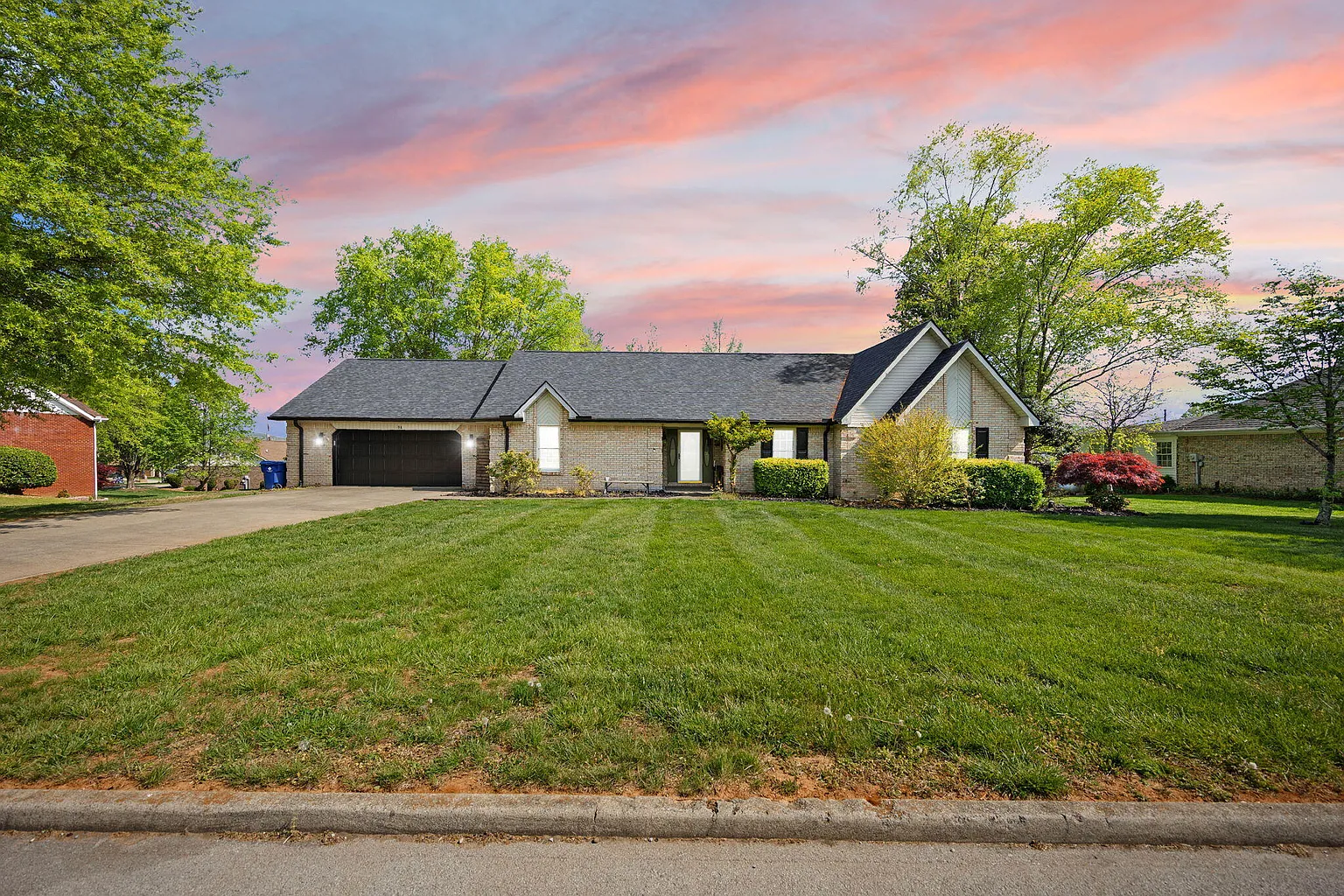 98 Wedgewood Dr photo 1
