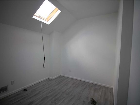 4th image of 58 Skyline Dr