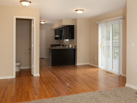 4th image of 370 Lakeview Dr