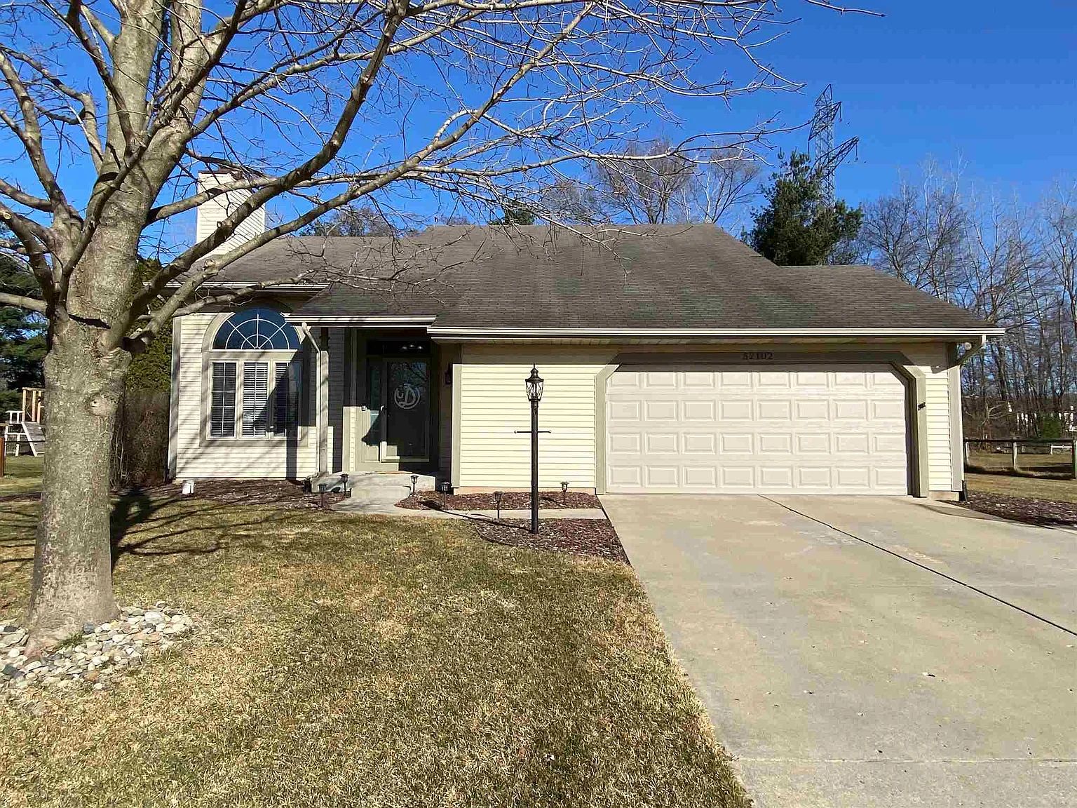 52102 Windermere Dr photo 1