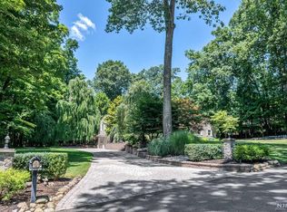 7 Deerhorn Trl, Upper Saddle River, NJ 07458