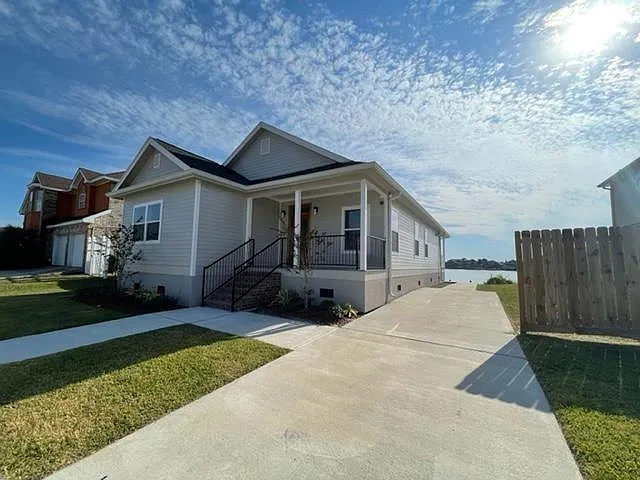3 bed, 2.0 bath, 1744 sqft, $2,500 — Photo 2