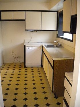 5th image of 23330 Edinburgh St