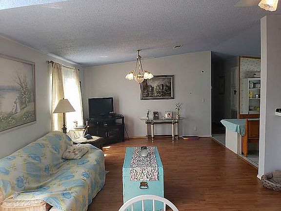 5th image of 676 Arrow Ln
