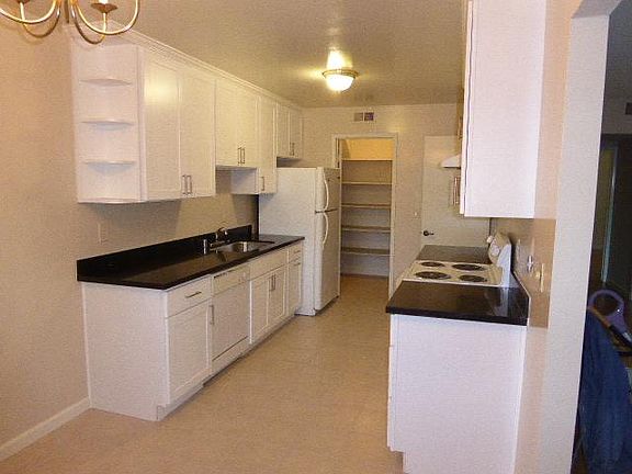 3rd image of 981 Mangrove Ave APT B