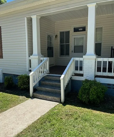 2160 Thompson Ave SE — Photo 2