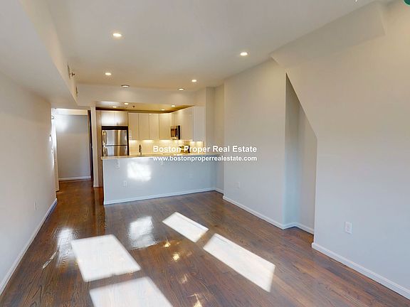 4th image of 1406 Beacon St #8