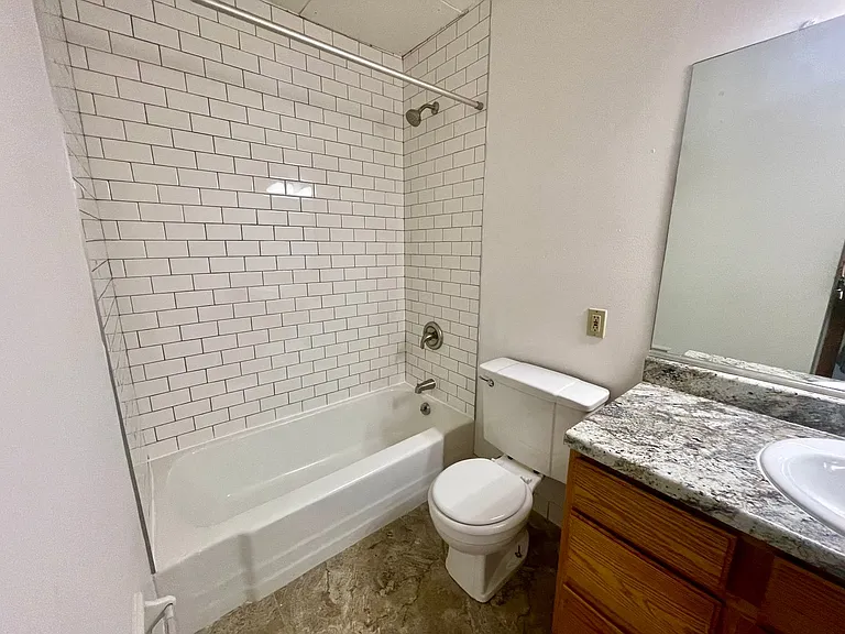 1216 Memorial Dr — Photo 10