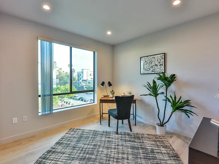 900 N Wilcox Ave #105 — Photo 15