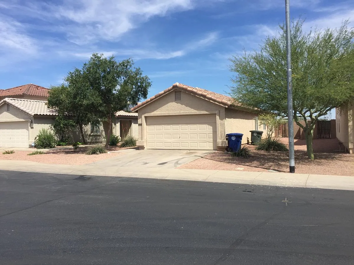 3 bed, 1238 sqft, $1,795 — Photo 1
