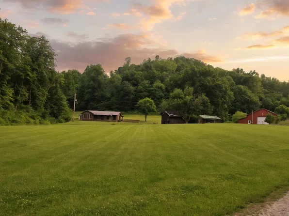 8925 Homestead Rd, Lesage, WV 25537