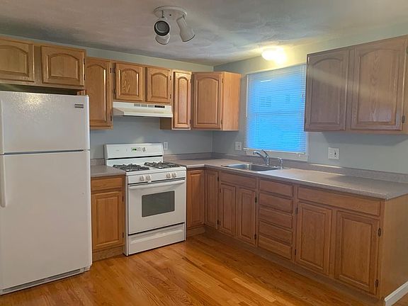2nd image of 28 Griswold St #B