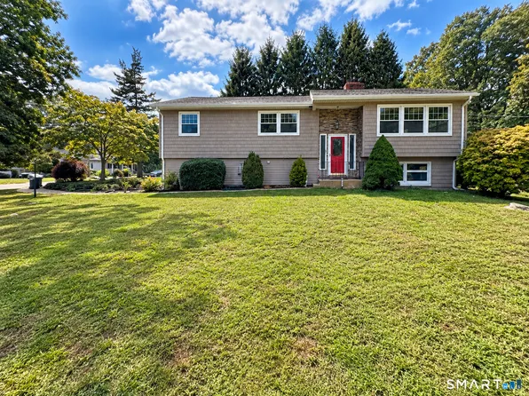 18 Overlook Road, Ledyard, CT 06335