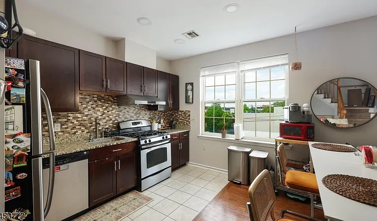 1209 Summit Ave #405 — Photo 9