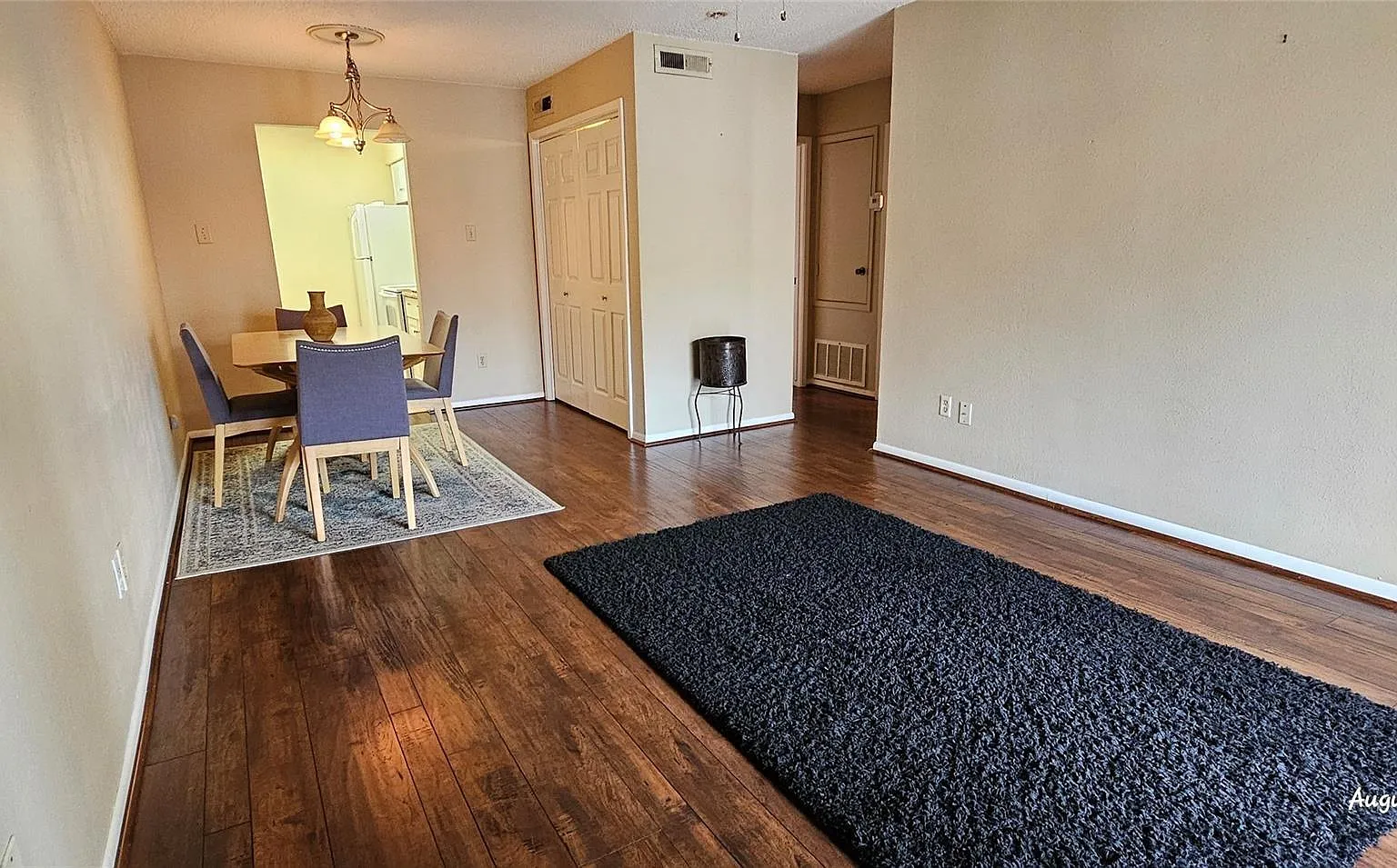 2 bed, 1.0 bath, 864 sqft, $1,250 — Photo 3