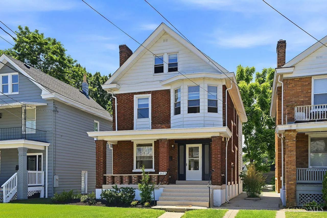 4 bed, 1.5 bath, 1200 sqft, $2,400 — Photo 1