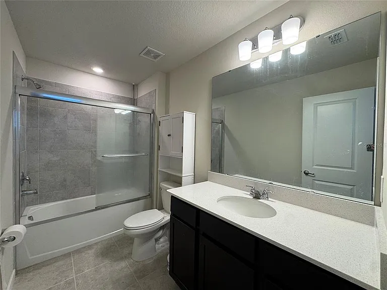 2102 Charming Ave — Photo 15