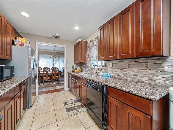 5th image of 4054 N Mountain View Ave