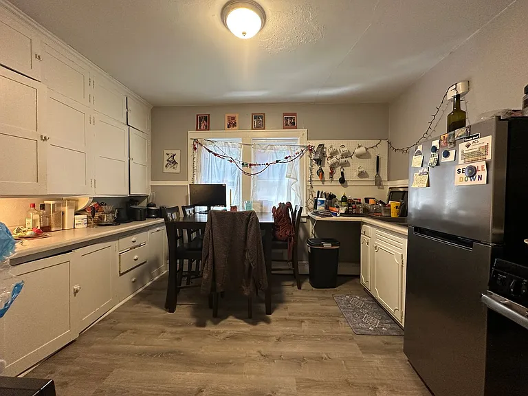205-207 S Henry St — Photo 8