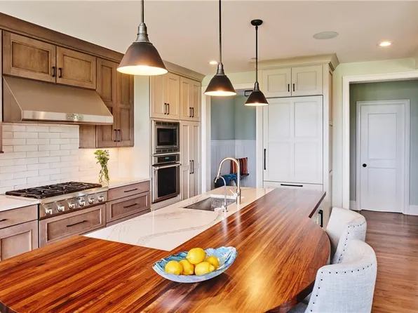 210 Explorer Dr N, Saunderstown, RI 02874
