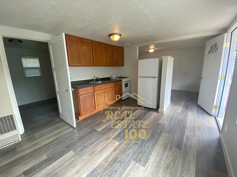 1019 SW Galley Ave #1-2 — Photo 5
