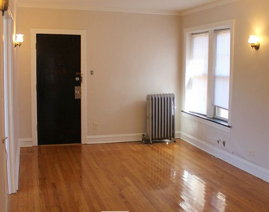 2nd image of 2100 W Ainslie St #21083W