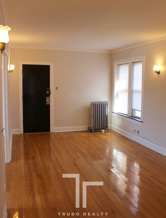 1st image of 2100 W Ainslie St #21123S