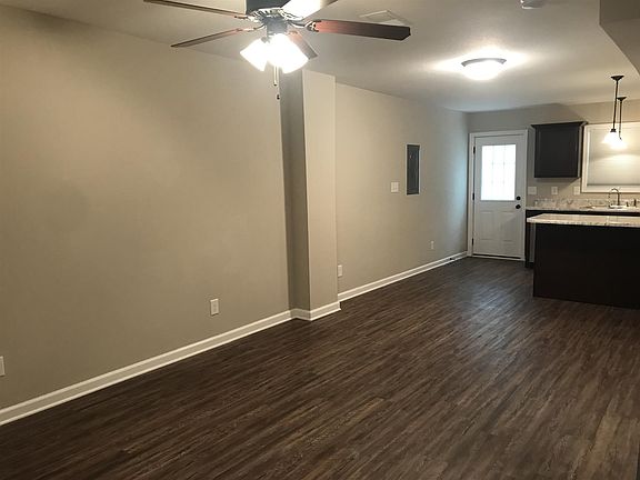 2nd image of 1560 E Knollwood Cir