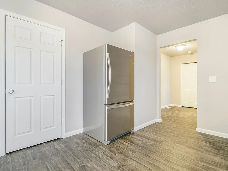 139 Schirmer Pkwy — Photo 6