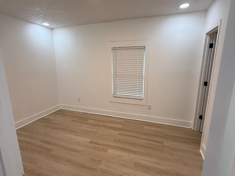 3639 Agnes Ave — Photo 3