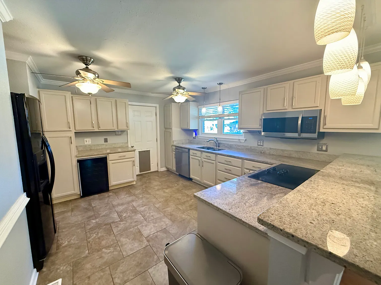 3 bed, 1300 sqft, $2,495 — Photo 3